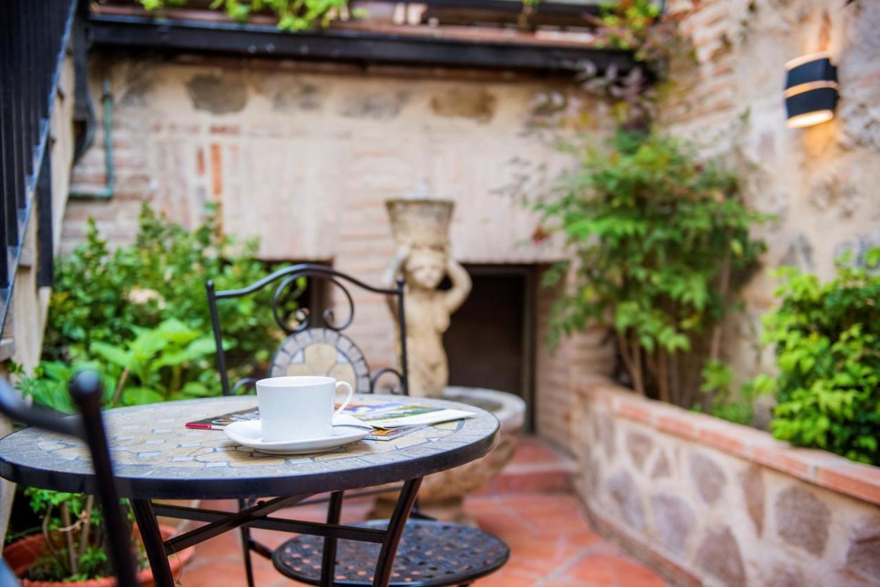 Casa De Bisagra